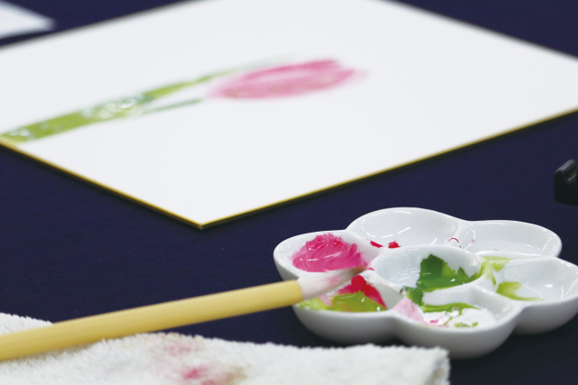 春のお花を色紙に描く